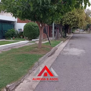 Casa + 2 Departamentos