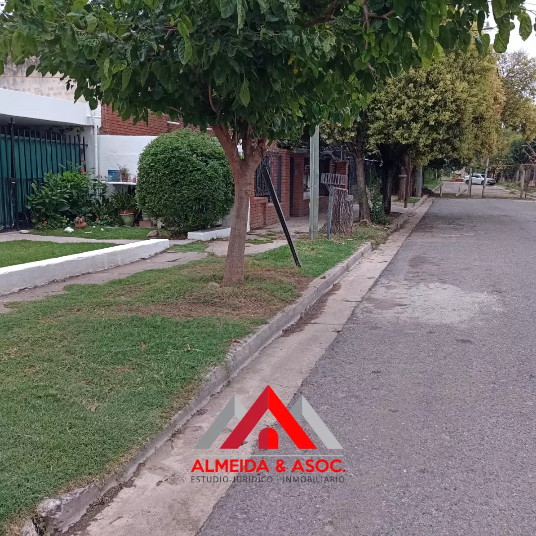 Casa + 2 Departamentos