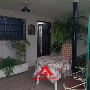 Casa + 2 Departamentos