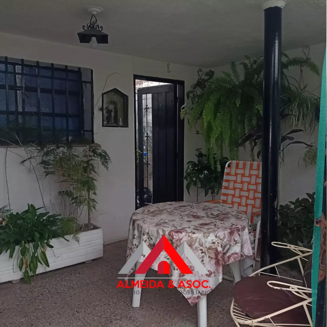 Casa + 2 Departamentos