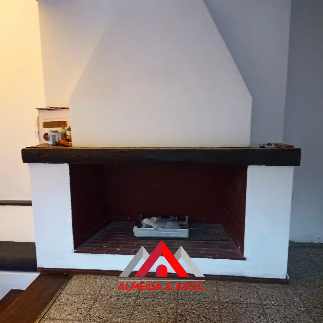 Casa en Alberdi a mts. de Colón