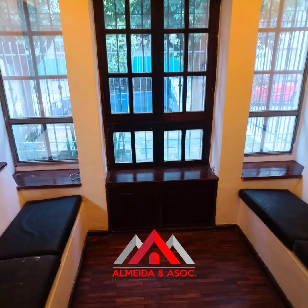 Casa en Alberdi a mts. de Colón