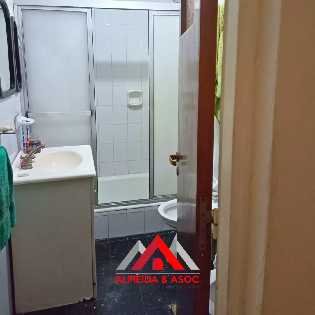 Casa en Alberdi a mts. de Colón