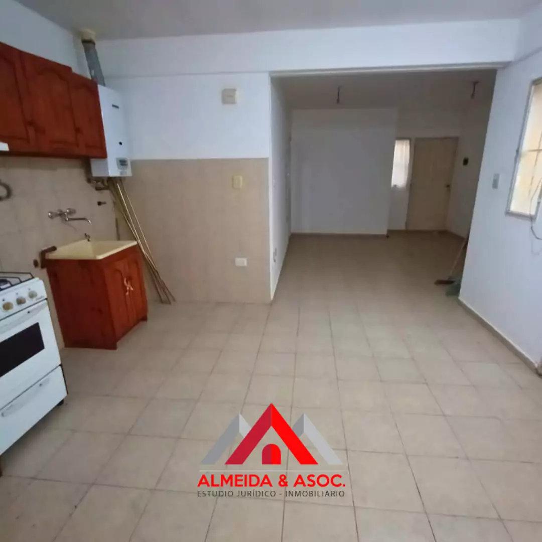 Depto. amplio en Maestro Vidal 