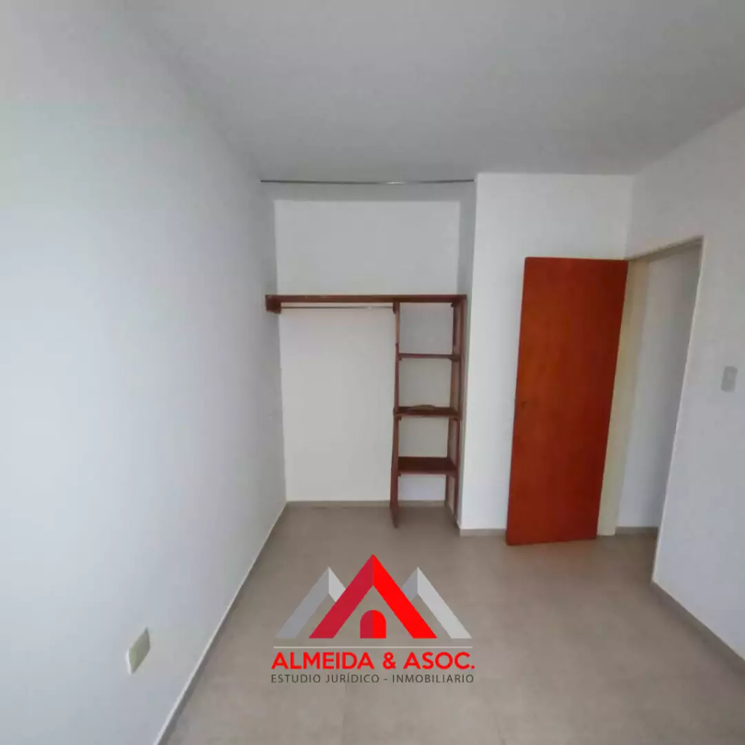 Depto. amplio en Maestro Vidal 