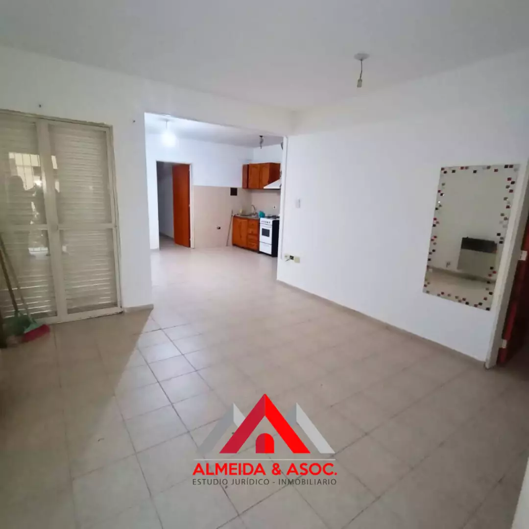 Depto. amplio en Maestro Vidal 