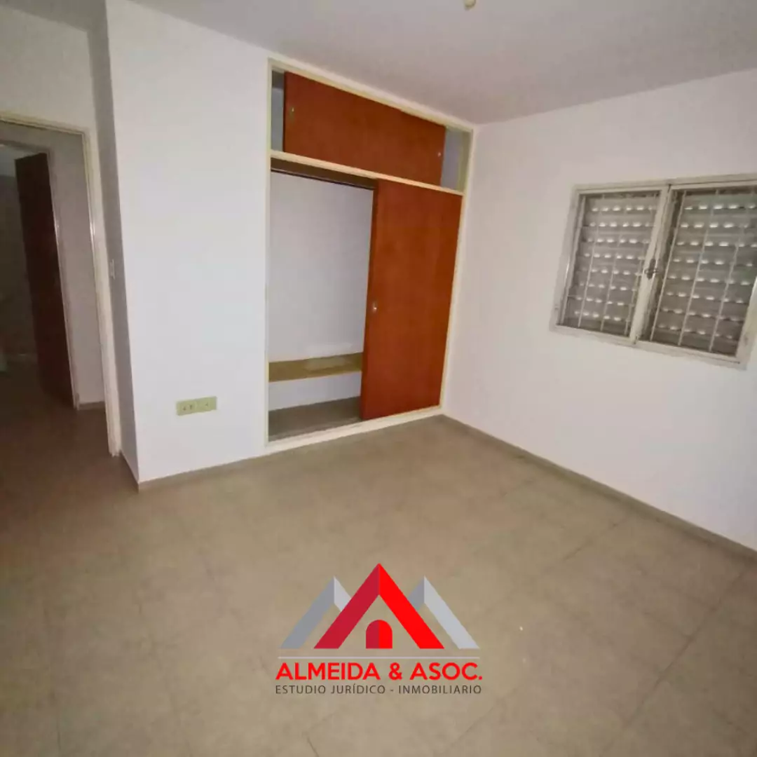 Depto. amplio en Maestro Vidal 