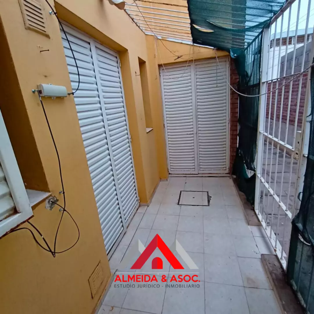 Depto. amplio en Maestro Vidal 