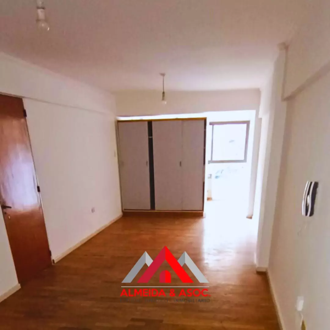 Monoambiente en alquiler - Bolívar al 300