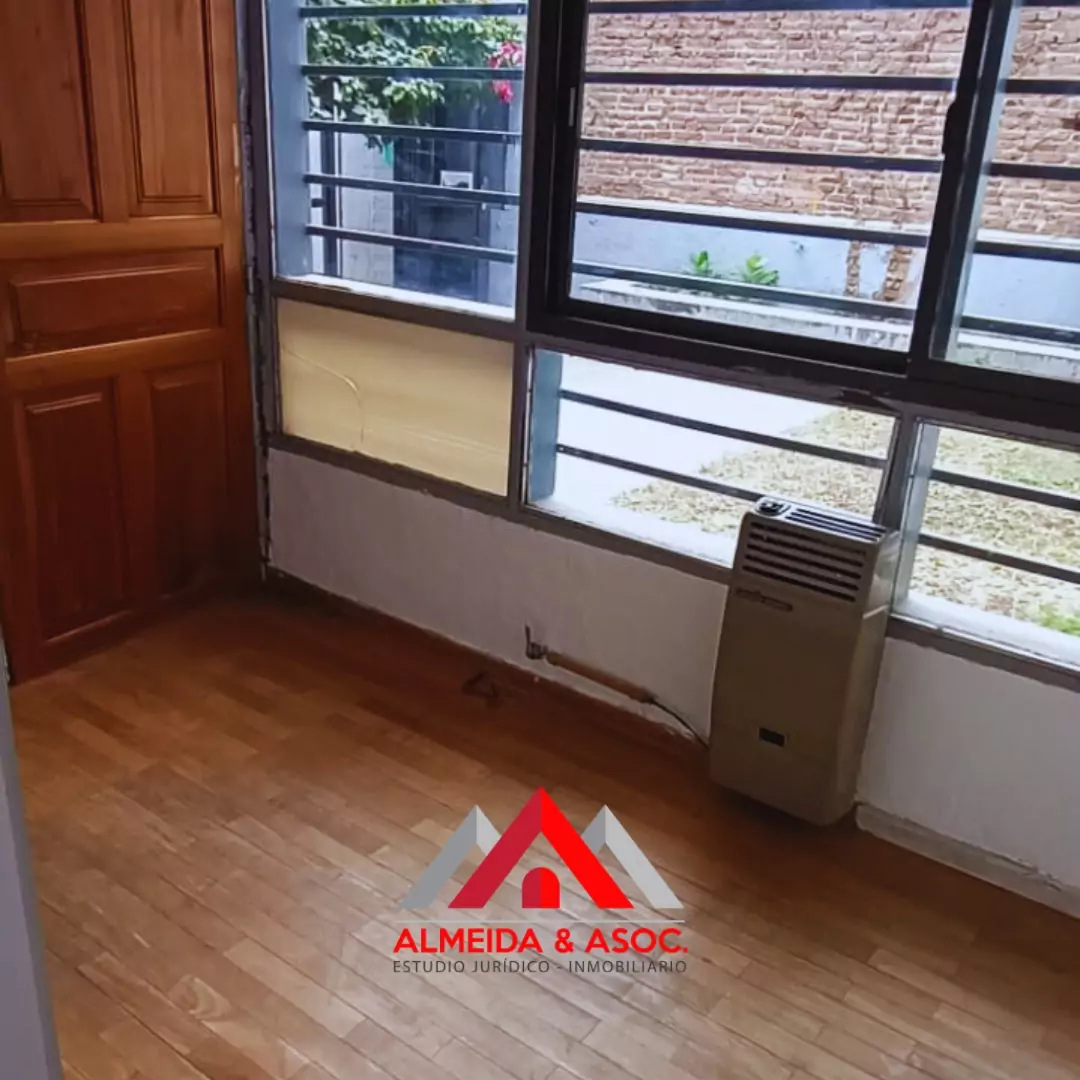 Monoambiente en alquiler - Bolívar al 300