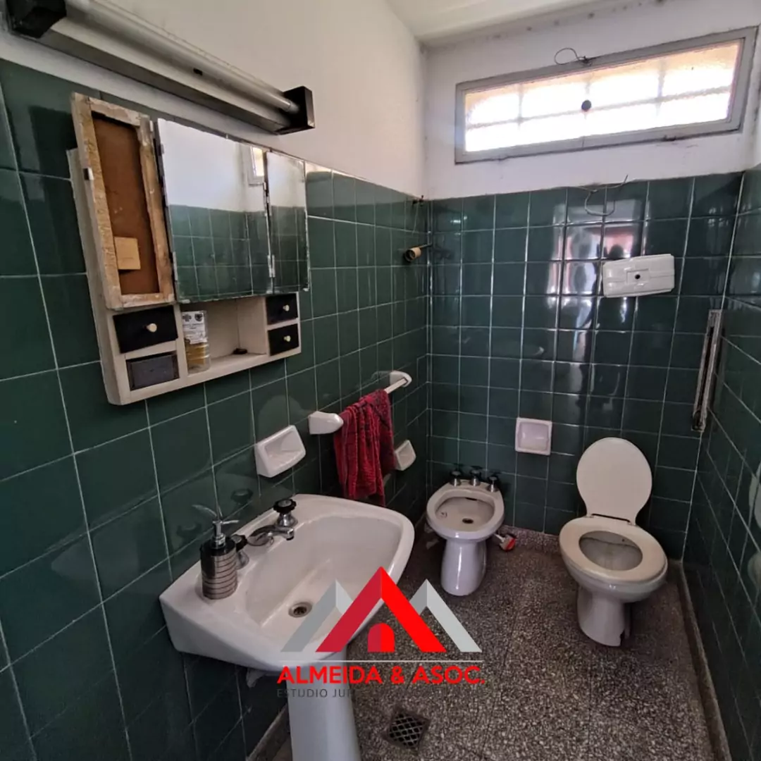 Local con depósito en Maestro Vidal