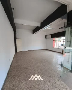 Local 150 m2 sobre Maestro Vidal