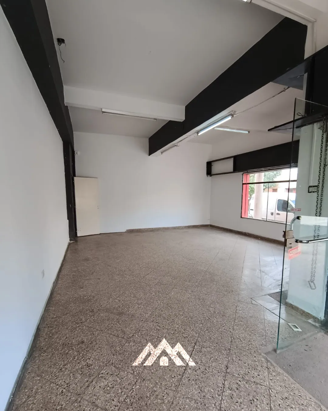 Local 150 m2 sobre Maestro Vidal