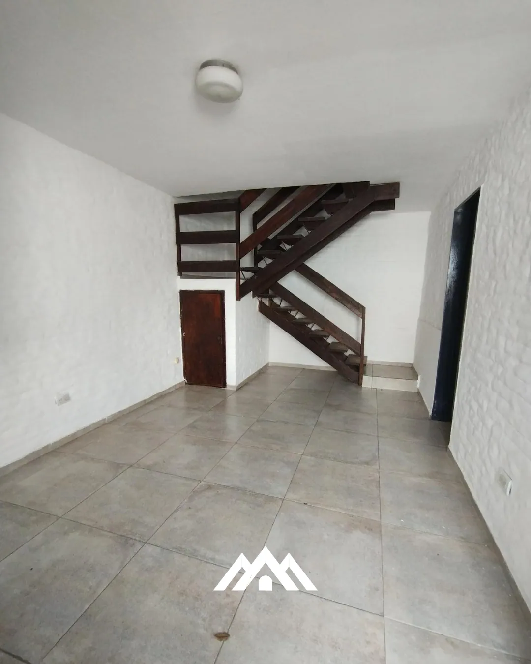 Casa 3 dormitorios s/ Caseros al 2300