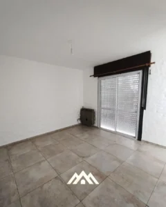 Casa 3 dormitorios s/ Caseros al 2300