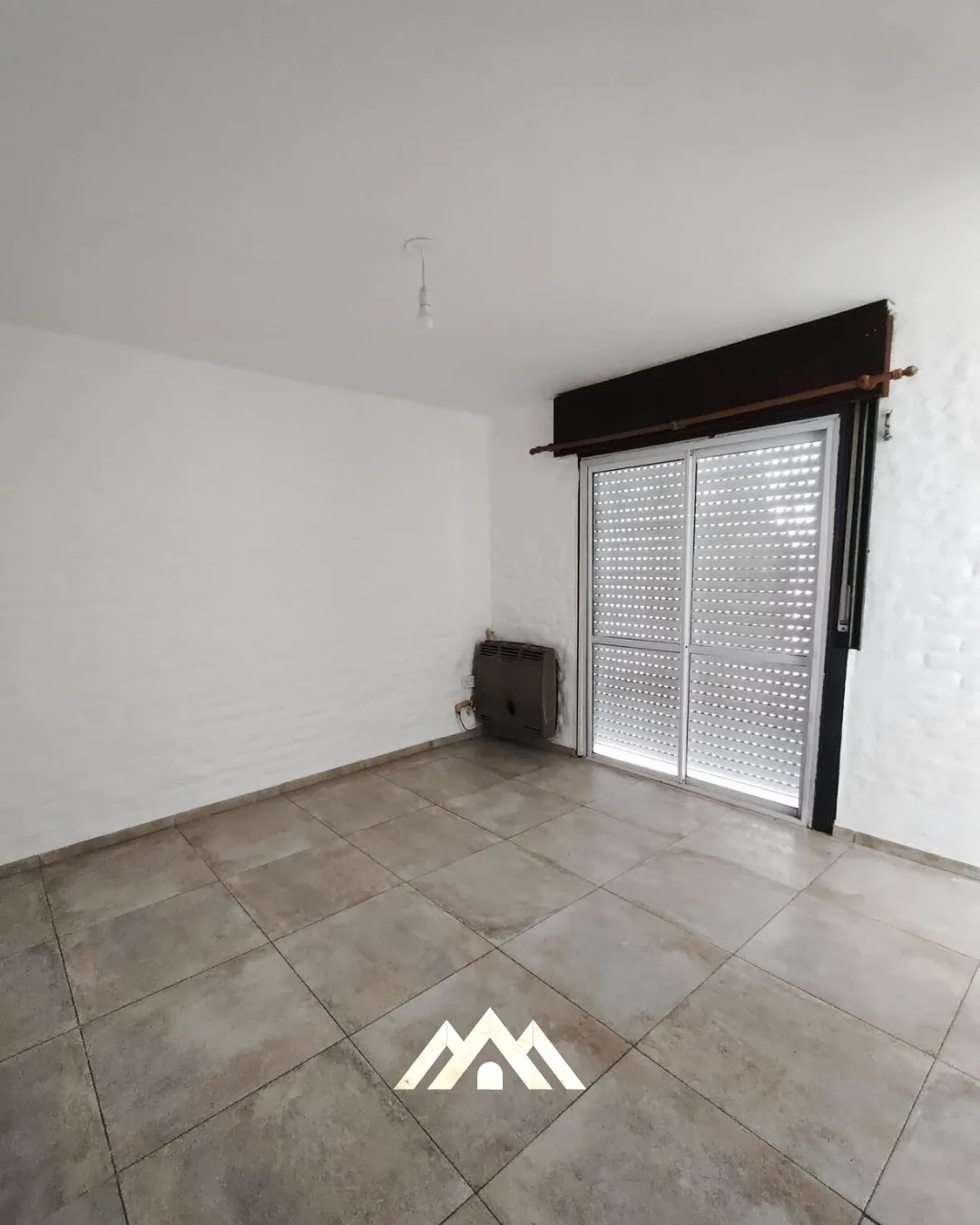 Casa 3 dormitorios s/ Caseros al 2300