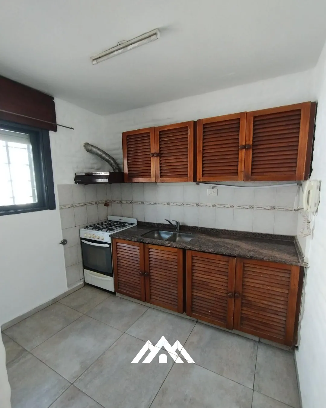 Casa 3 dormitorios s/ Caseros al 2300