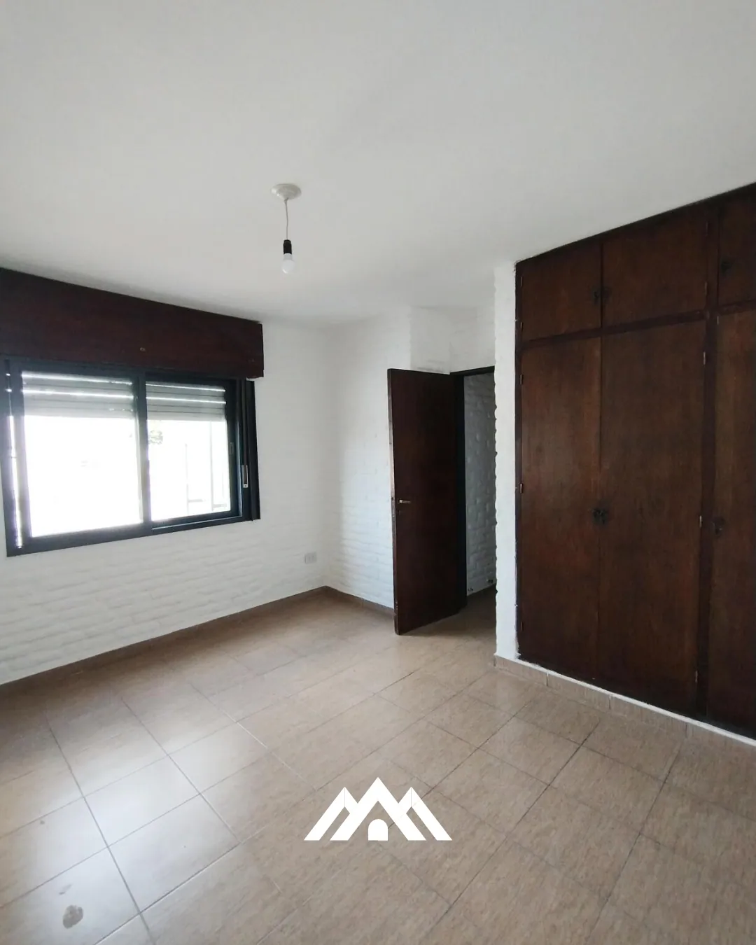 Casa 3 dormitorios s/ Caseros al 2300