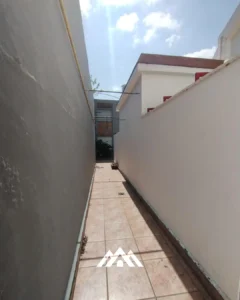 Casa 3 dormitorios s/ Caseros al 2300