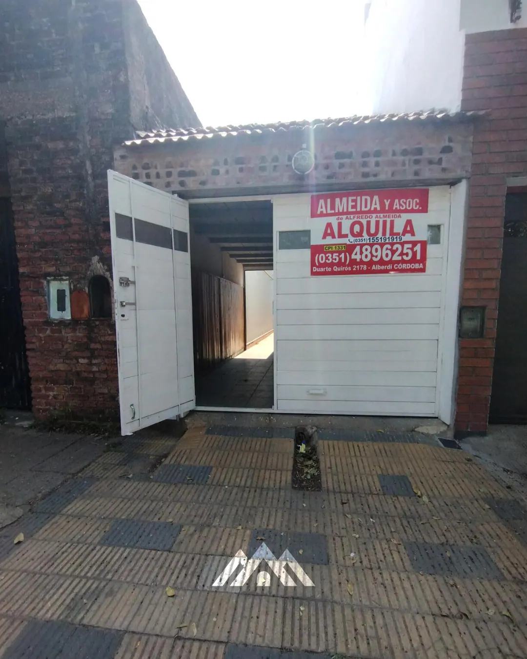 Casa 3 dormitorios s/ Caseros al 2300