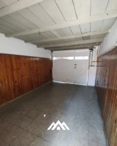 Casa 3 dormitorios s/ Caseros al 2300