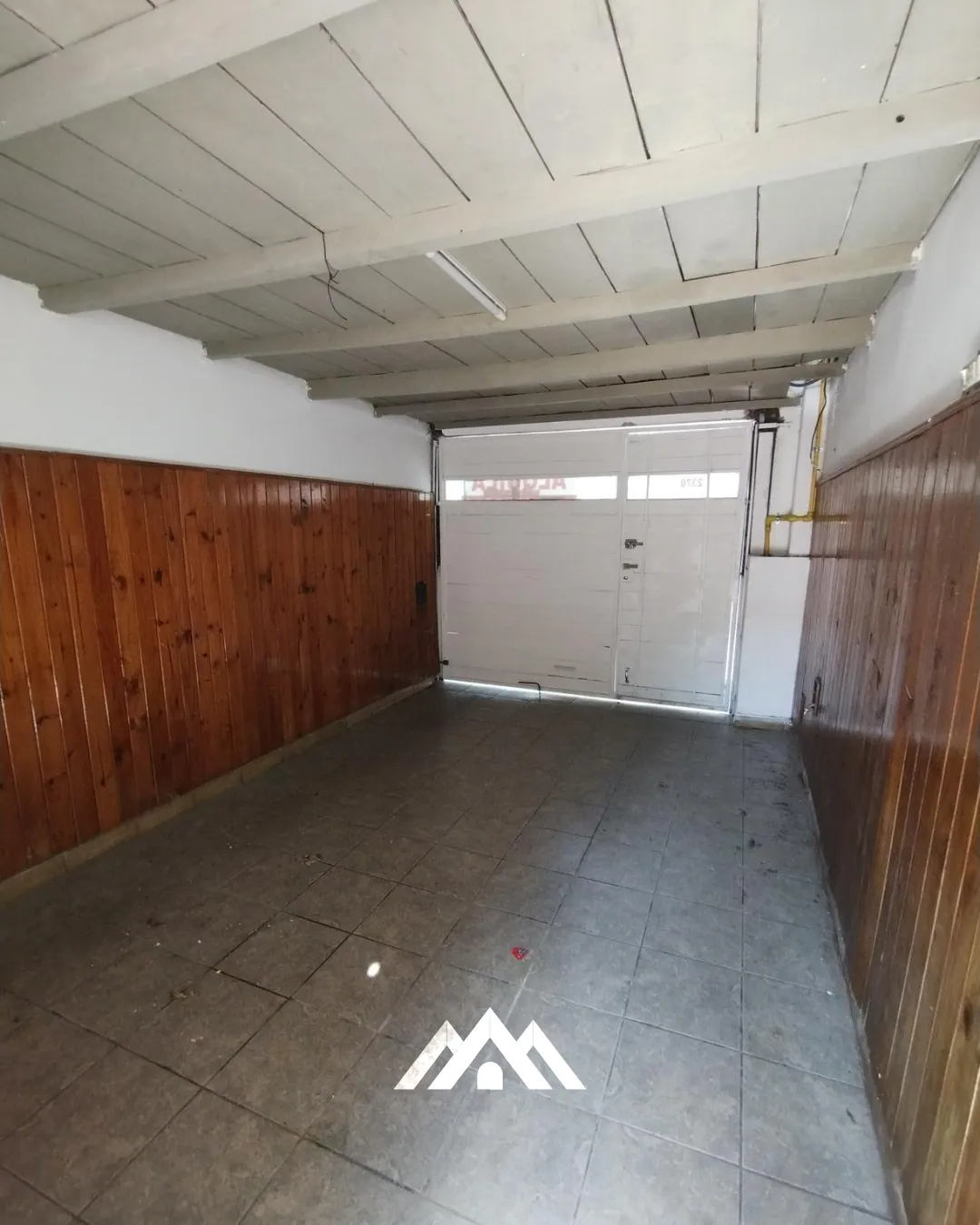 Casa 3 dormitorios s/ Caseros al 2300