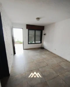 Casa 3 dormitorios s/ Caseros al 2300