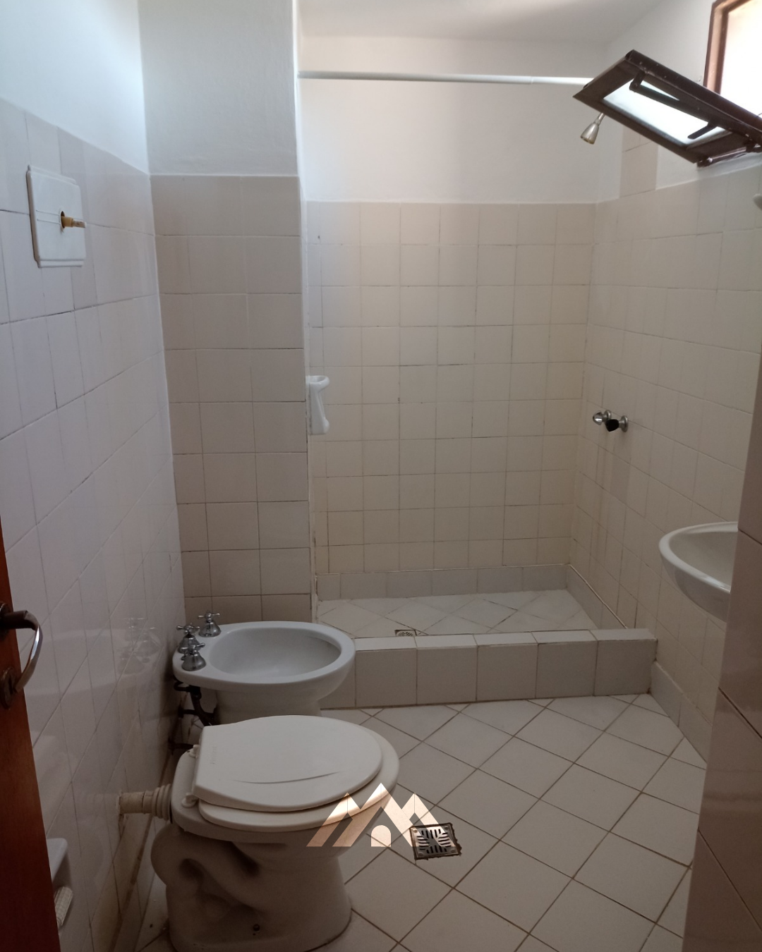 Alberdi s/ Dean Funes al 2400