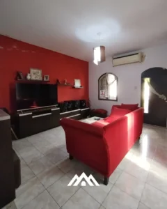 Casa de 3 dormitorios en B° Los Plátanos