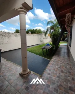 Casa de 3 dormitorios en B° Los Plátanos